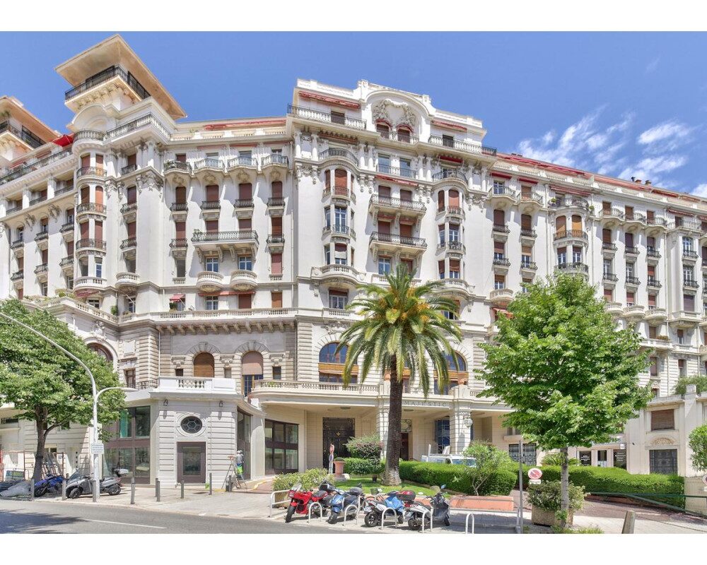 Nice - Un grand 4 pièces, toute la majesté du Majestic, la vue en plus           