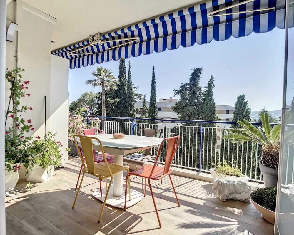 Un appartement moderne et élégant aux Jardins de Cemenelum      