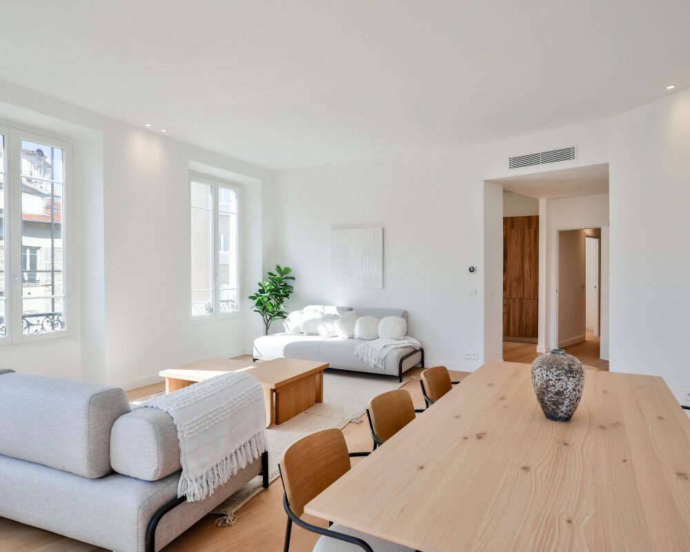 Nice - Le Port - Grand 5 pièces de 136 m² en étage élevé et entièrement rénové 