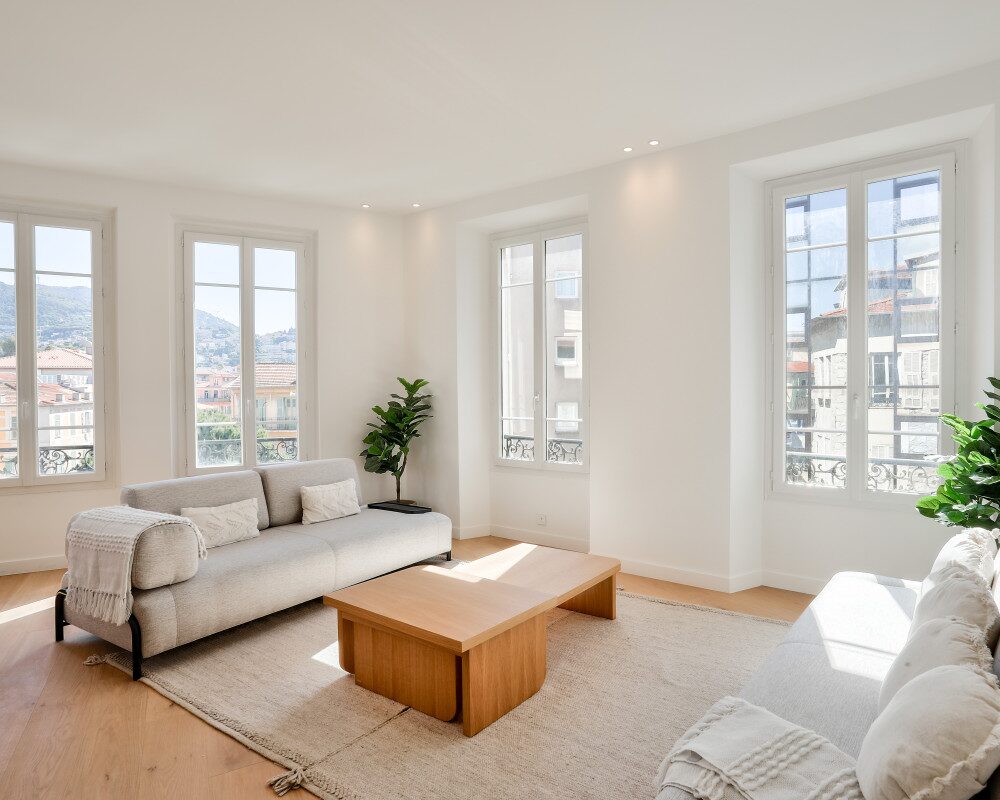 Nice - Le Port - Grand 5 pièces de 136 m² en étage élevé et entièrement rénové 
