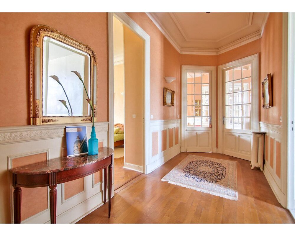 Nice Coeur Cimiez - Appartement bourgeois 3 pièces dans résidence Belle Epoque    
