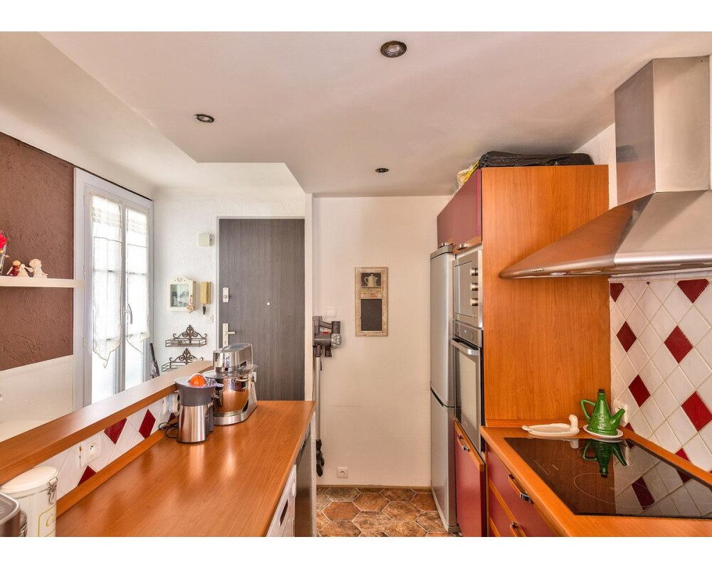 Appartement entièrement refait dans beau palais bourgeois 