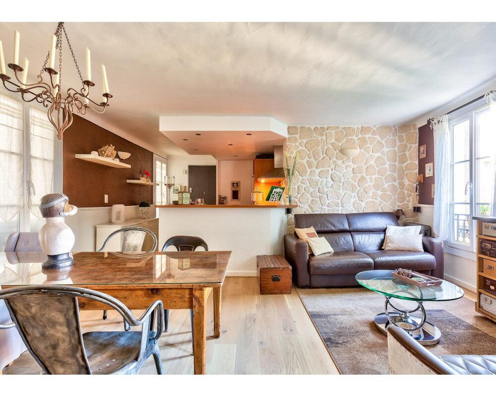 Appartement entièrement refait dans beau palais bourgeois 