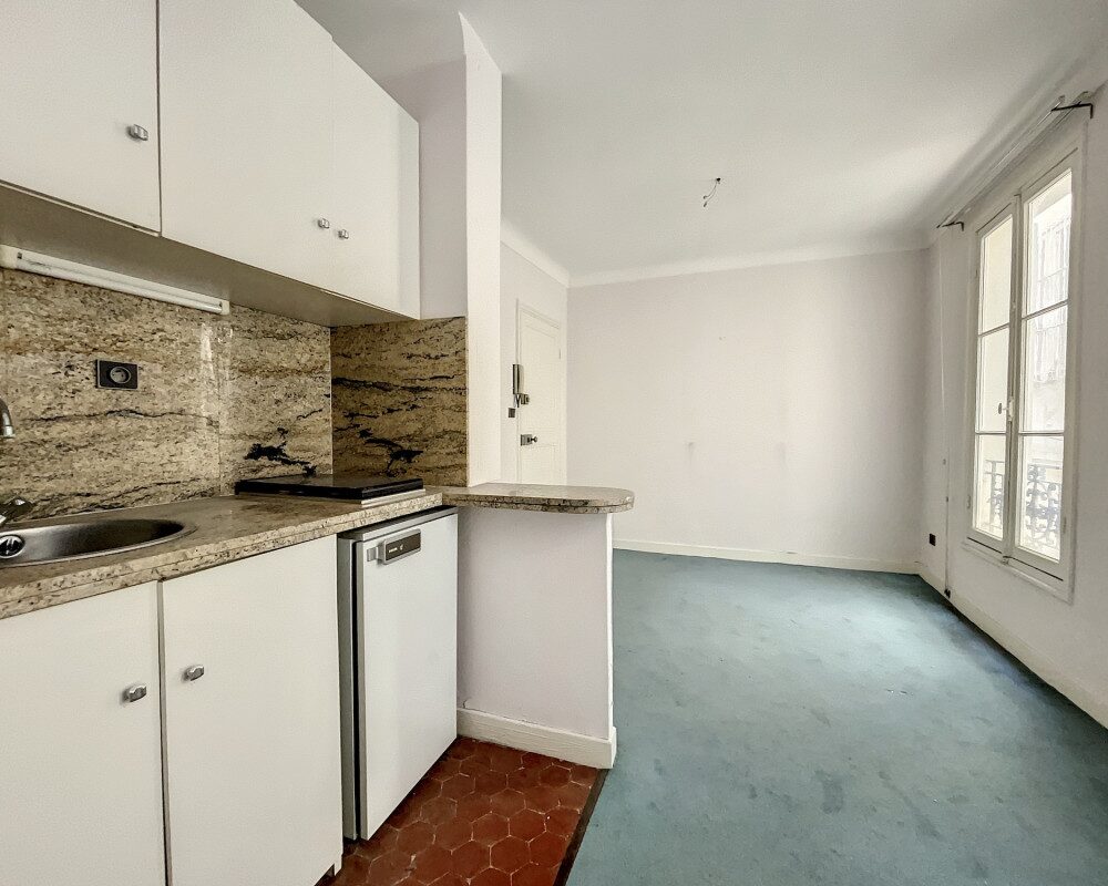 Studette 14.37 m² dans l'annexe d'un superbe Palace au coeur de Cimiez              
