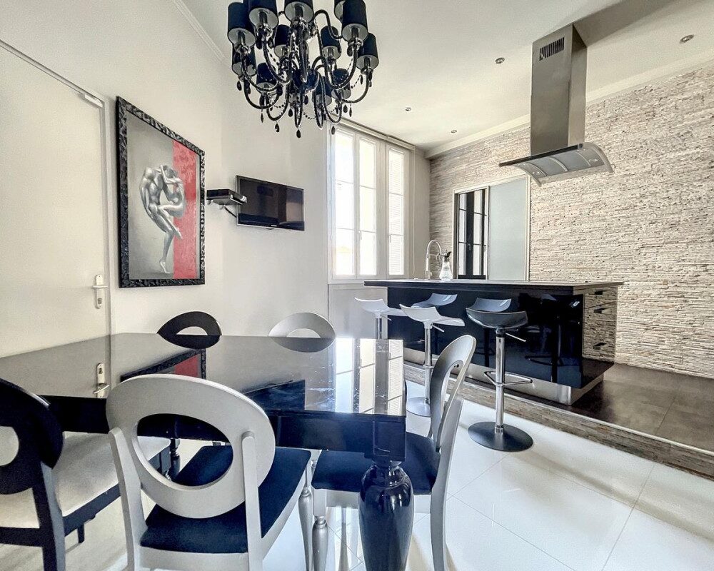 Nice Cimiez - Beau 3 pièces 91 m² dans palais Belle Epoque
