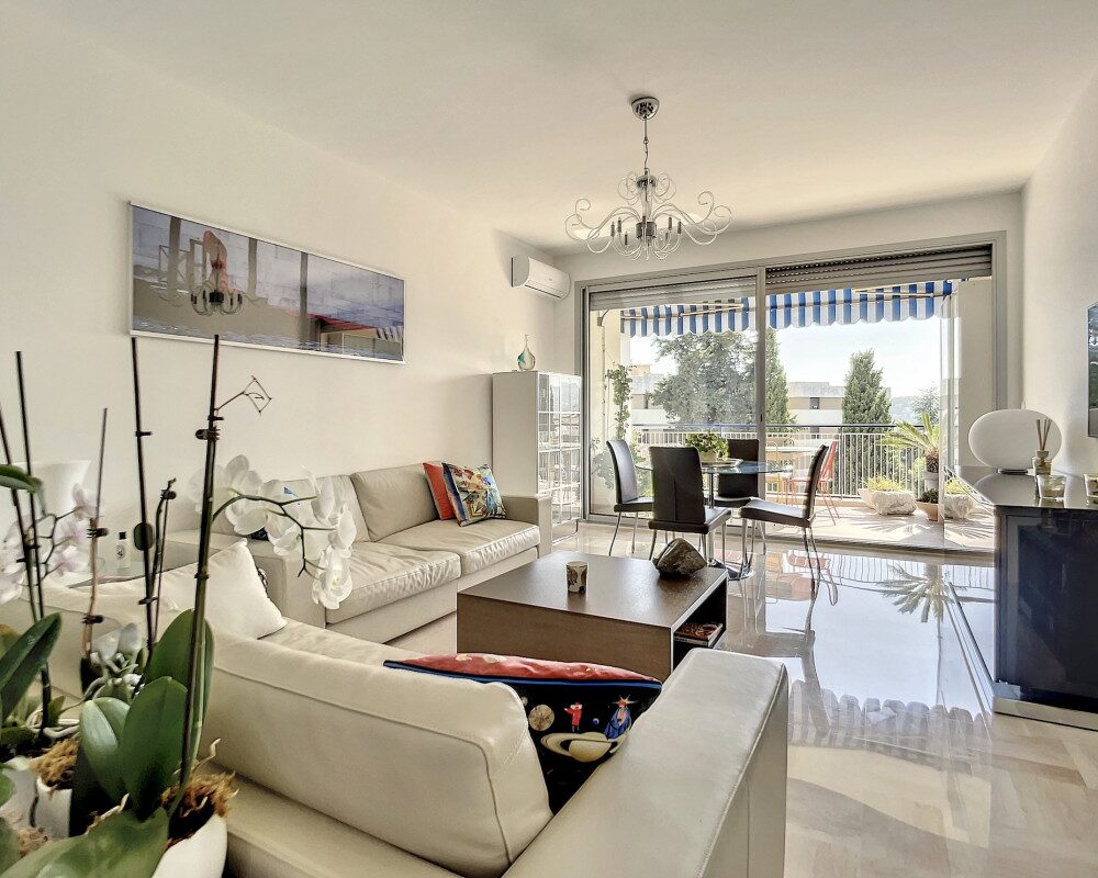 Un appartement moderne et élégant aux Jardins de Cemenelum      