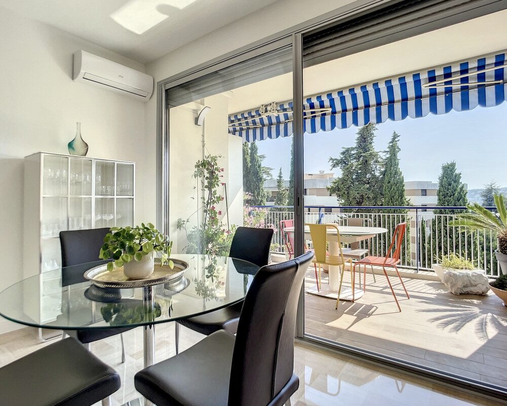Un appartement moderne et élégant aux Jardins de Cemenelum      