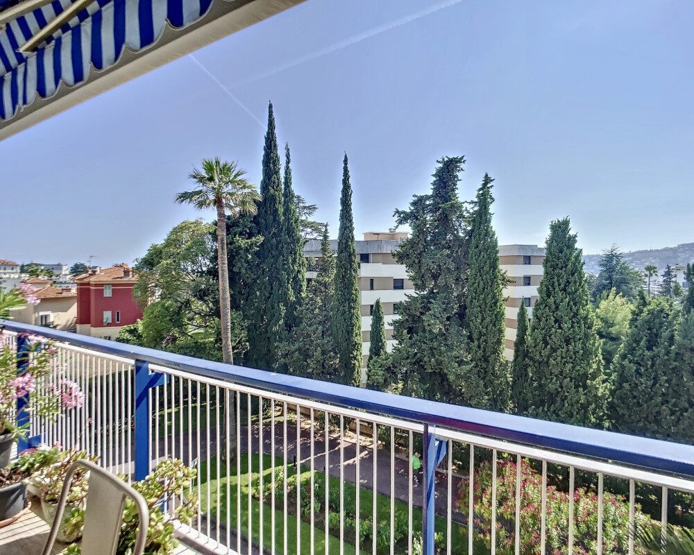 Un appartement moderne et élégant aux Jardins de Cemenelum      