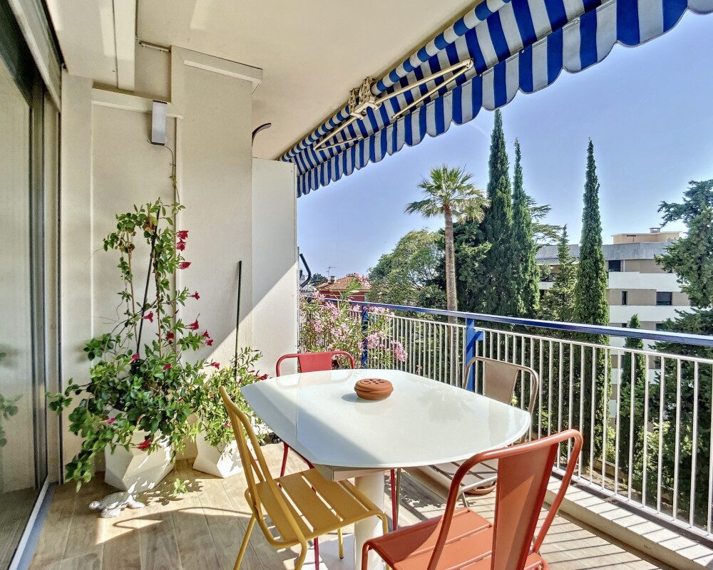 Un appartement moderne et élégant aux Jardins de Cemenelum      