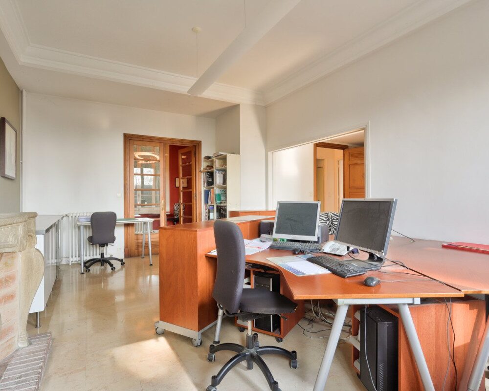 Nice - Cimiez - Grand 4 pièces de 116 m² à rénover situé dans un palais Bel époque