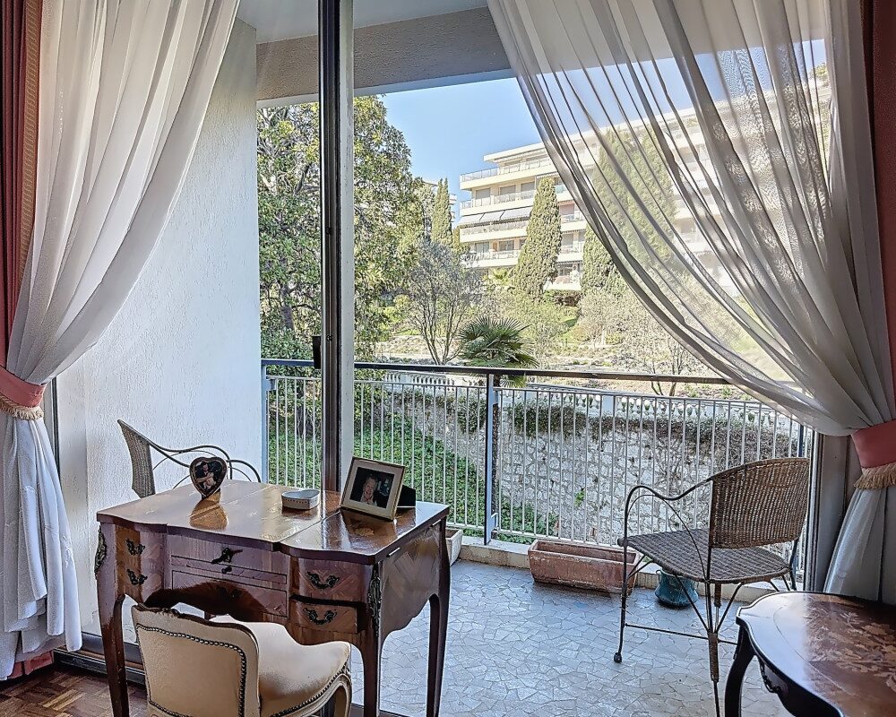 Nice Cimiez / Cemenelum - Spacieux 3 pièces avec vue mer dans prestigieuse résidence avec parc