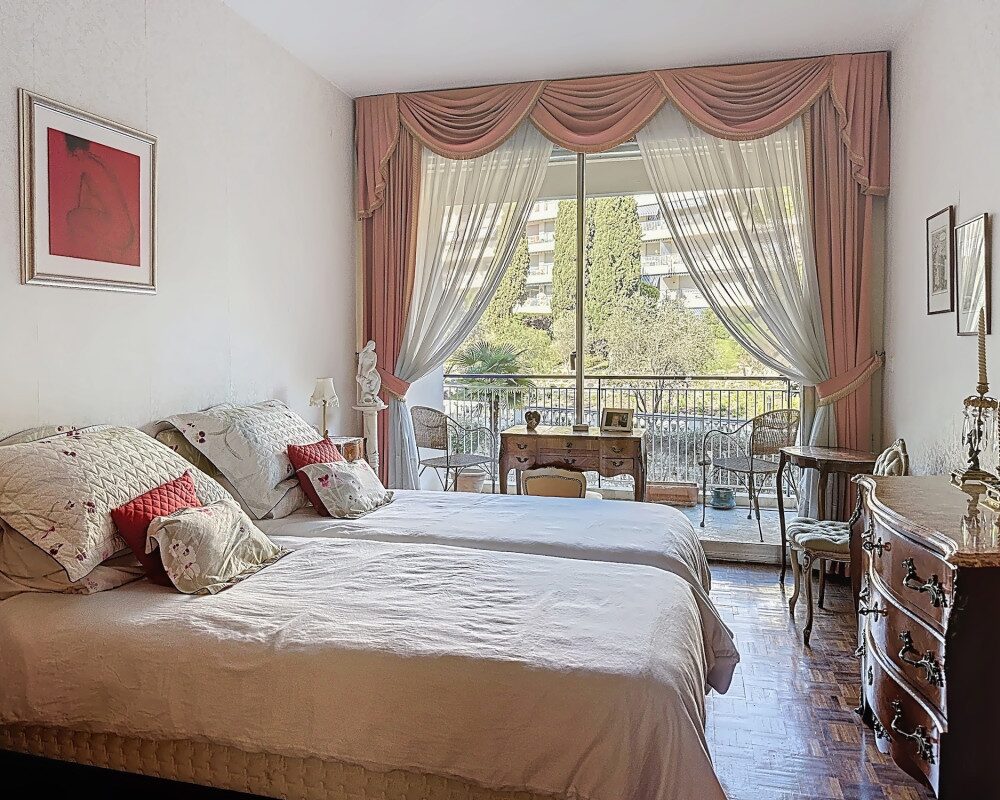 Nice Cimiez / Cemenelum - Spacieux 3 pièces avec vue mer dans prestigieuse résidence avec parc