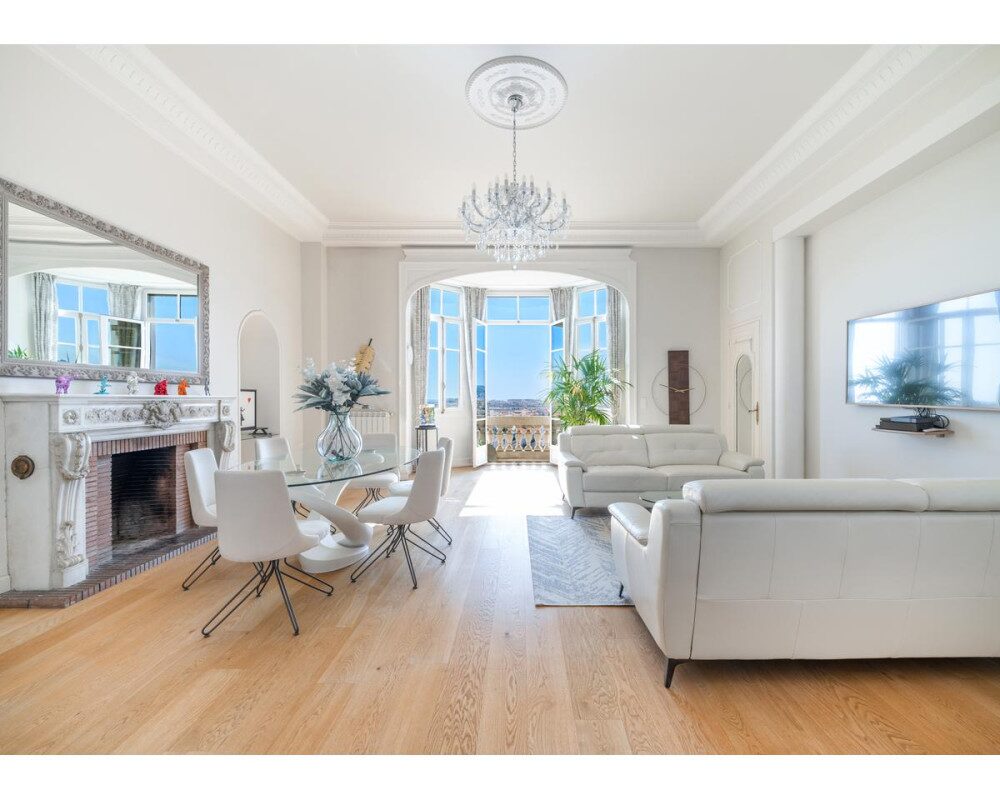 NICE Cimiez - Grand 4 pièces de 130 m² avec vue mer au Majestic