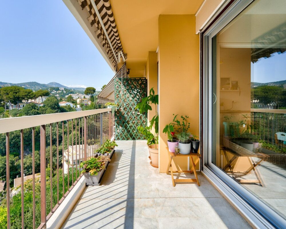 NICE CIMIEZ - 3 pièces en excellent état dans un résidence avec piscine
