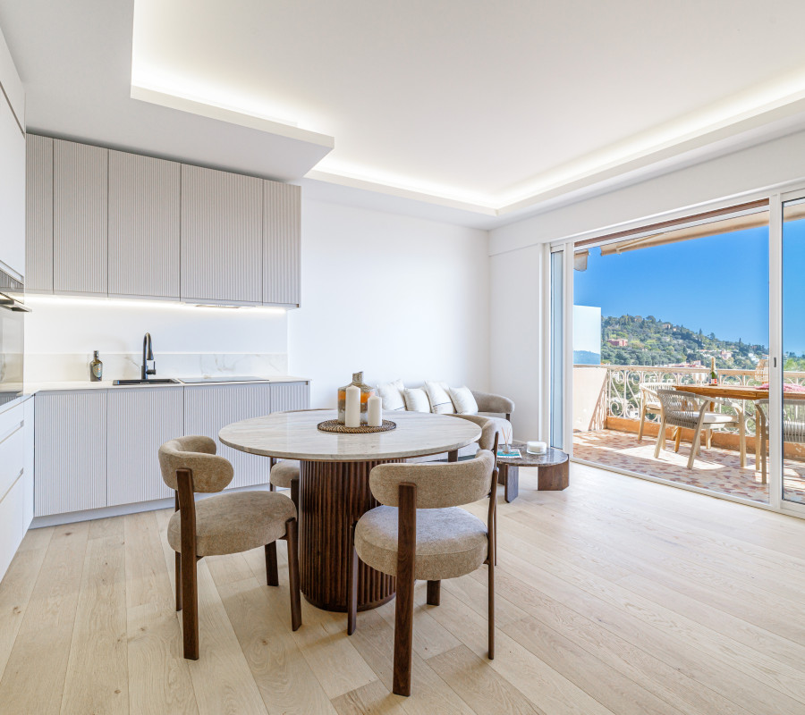 VILLEFRANCHE SUR MER - Corne d’Or  - Magnifique 3 pièces entièrement rénové disposant d’une terrasse avec vue panoramique sur la mer 
