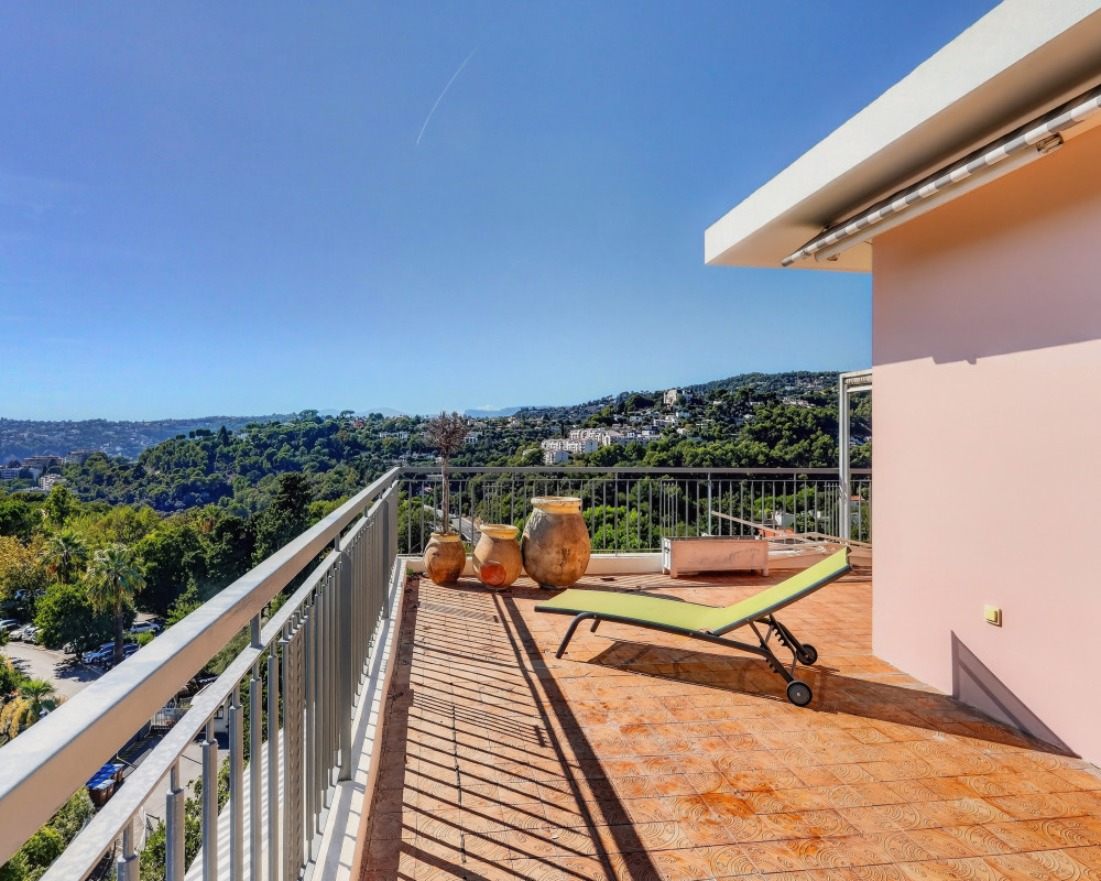 Nice Cimiez - Rare - 2 piÃ¨ces 57m2 et 90m2 de terrasse au dernier Ã©tage d'une rÃ©sidence de standing