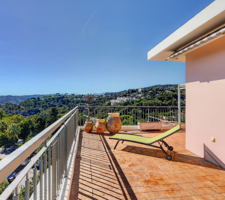 Nice Cimiez - Rare - 2 piÃ¨ces 57m2 et 90m2 de terrasse au dernier Ã©tage d'une rÃ©sidence de standing
