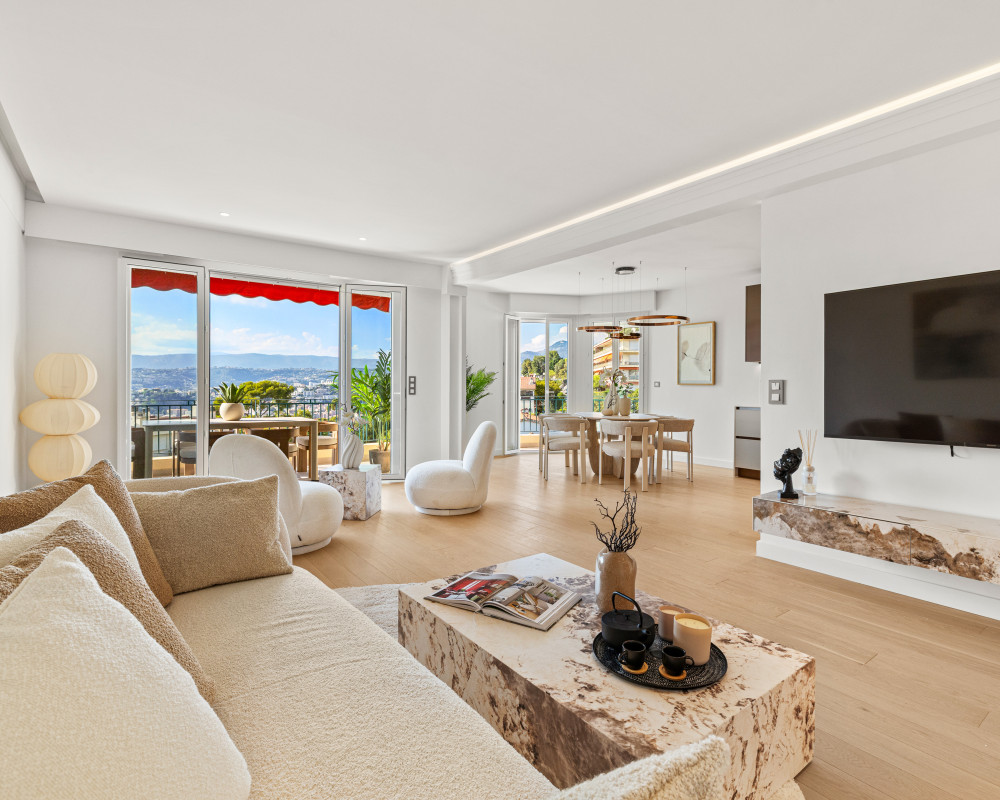 Nice - Mont Alban - Grand 3 piÃ¨ces de 89,05 mÂ² entiÃ¨rement rÃ©novÃ© avec terrasse, garage et vue mer