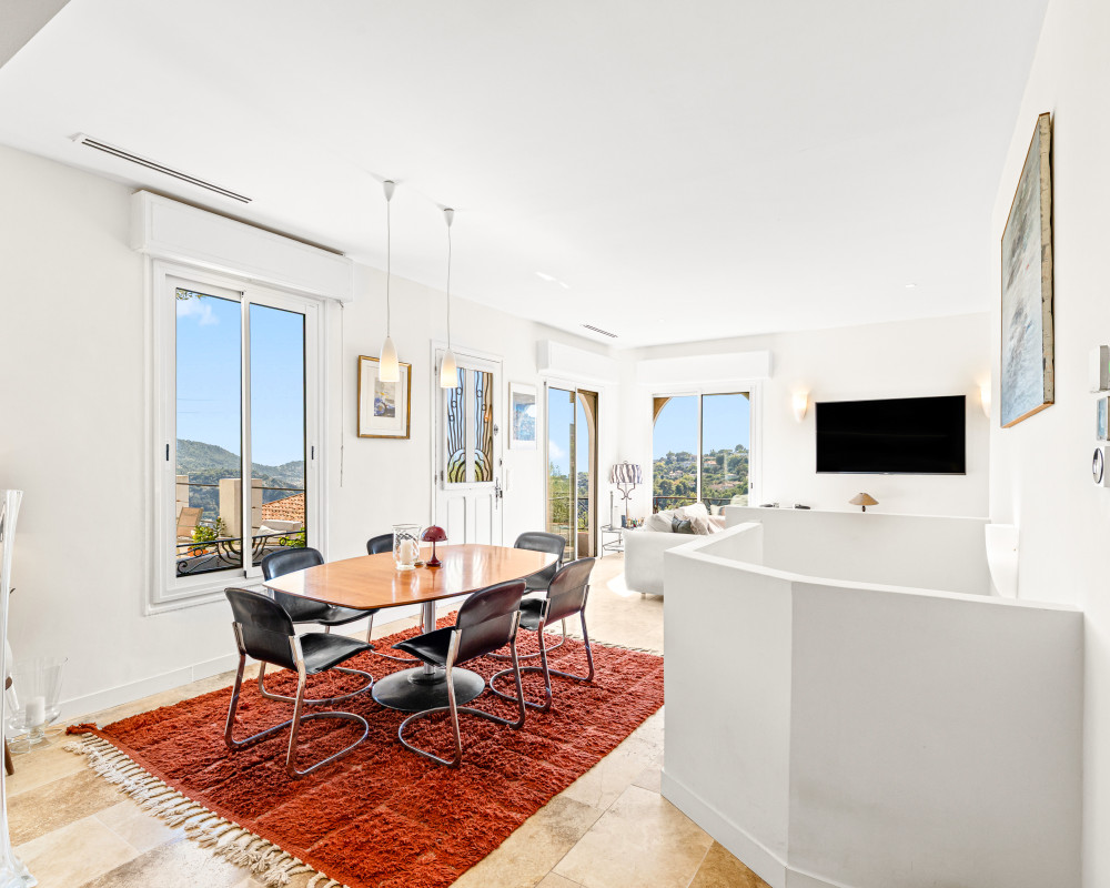 Nice - Falicon - Jolie maison 4 piÃ¨ces de 95 mÂ² rÃ©novÃ© avec terrasse, jardin et vue sur les collines et la mer