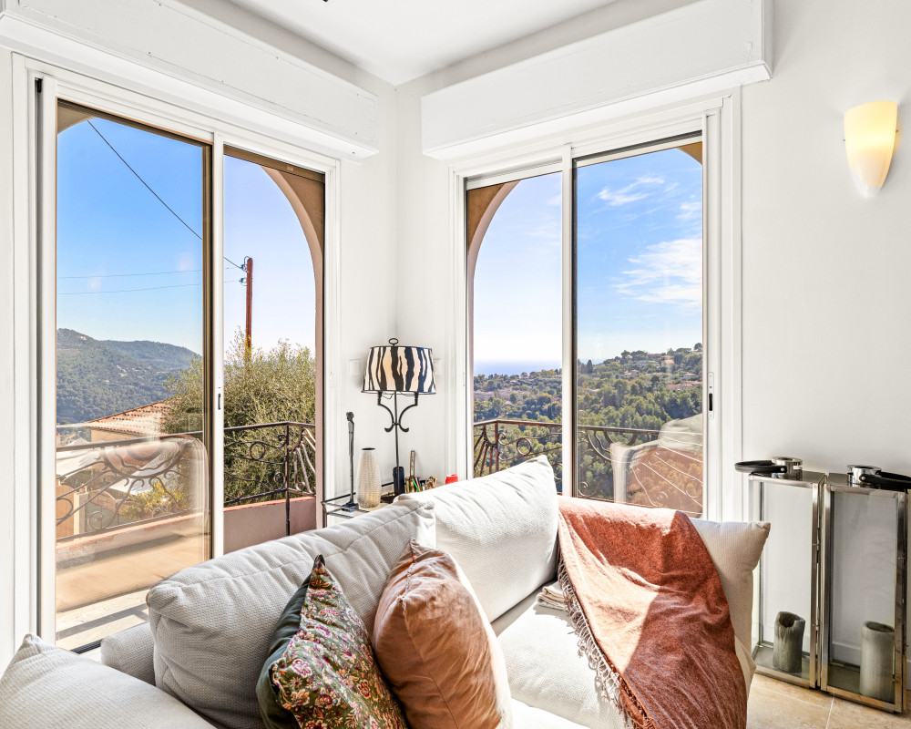 Nice - Falicon - Jolie maison 4 piÃ¨ces de 95 mÂ² rÃ©novÃ© avec terrasse, jardin et vue sur les collines et la mer