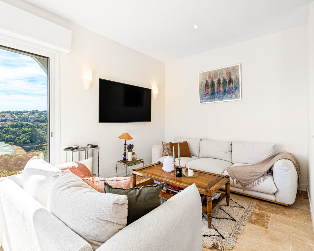 Nice - Falicon - Jolie maison 4 piÃ¨ces de 95 mÂ² rÃ©novÃ© avec terrasse, jardin et vue sur les collines et la mer