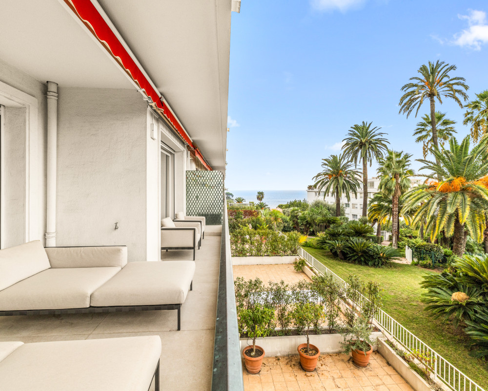 Nice - Mont Boron - Grand 3 pièces de 88 m² entièrement rénové avec terrasse et vue panoramique sur la baie des anges