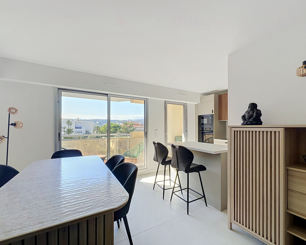 Appartement  - 3 pièces  - 67.19 m² -  1 950 €/mois CC - À louer 