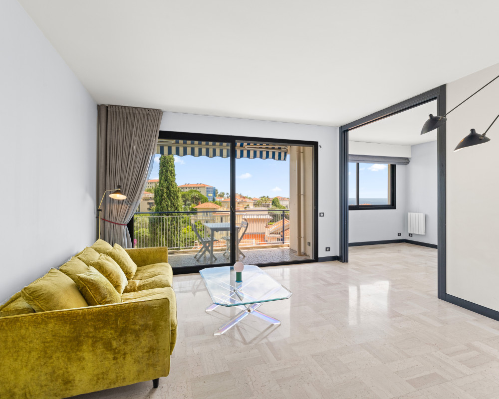 Appartement  - 2 pièces  - 72.45 m² -  2 100 €/mois CC - À louer 