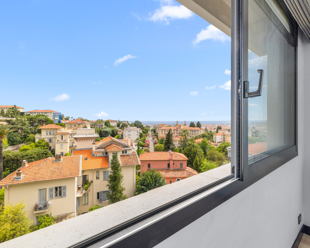 Appartement  - 2 pièces  - 72.45 m² -  2 100 €/mois CC - À louer 